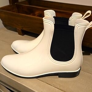 Seven7 white and black rain boots size 9